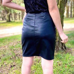 minifalda polipiel negra