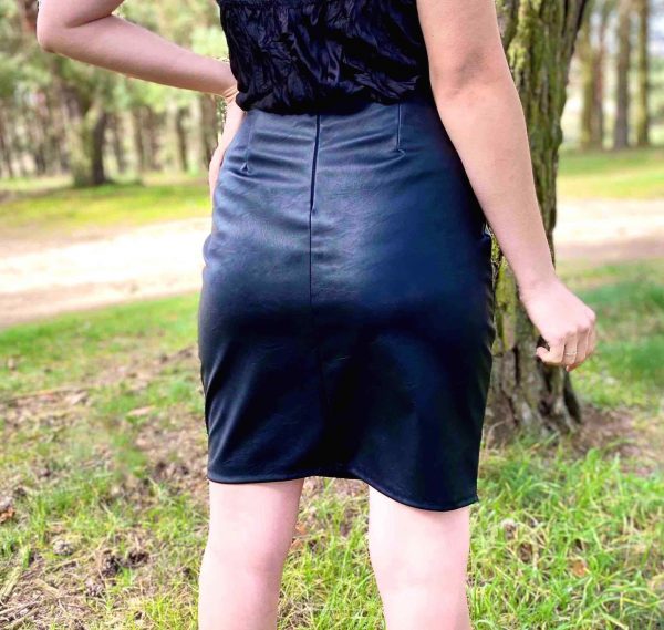 minifalda polipiel negra