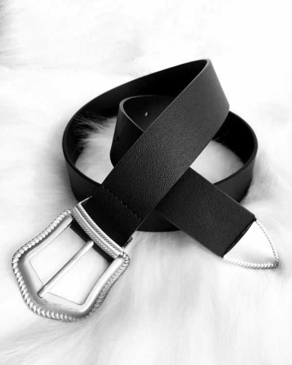 cinturon negro hebilla plateada