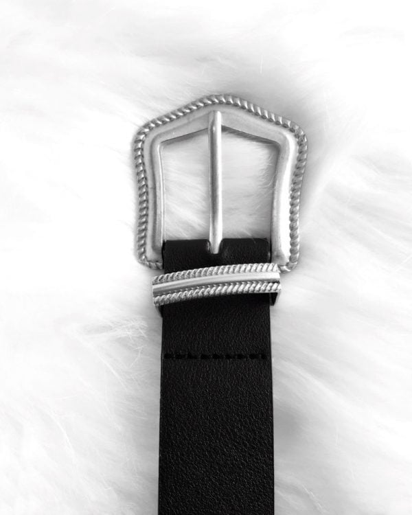 cinturon negro hebilla plateada