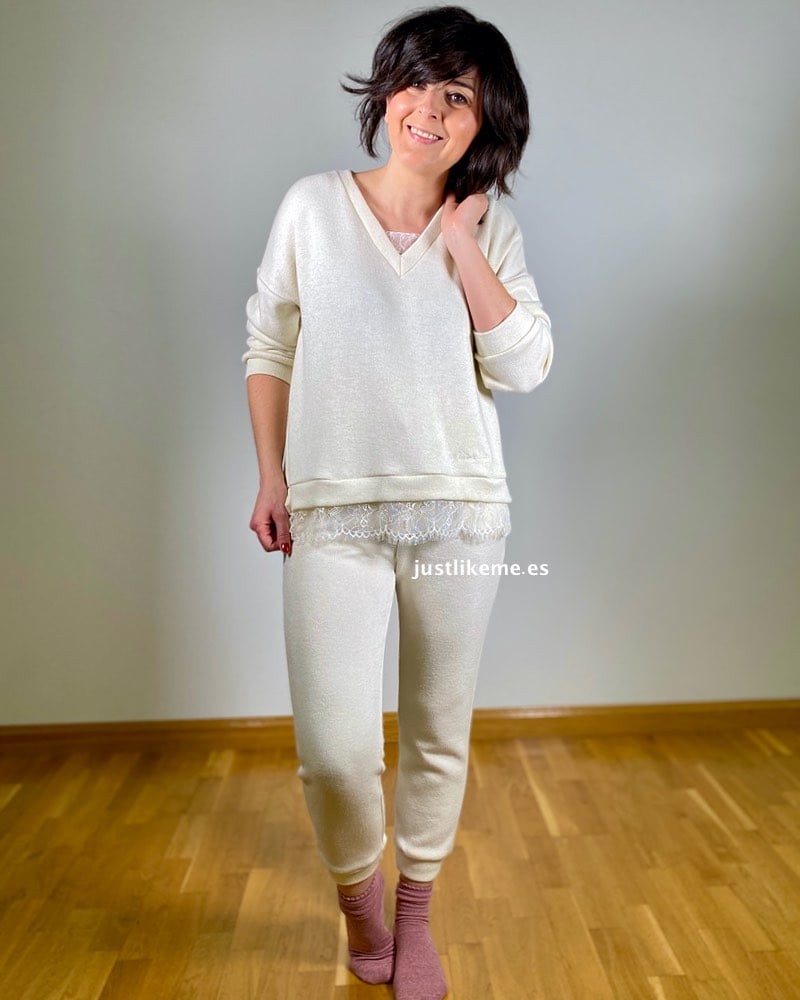 conjunto-pijama-puntilla-beige.jpg
