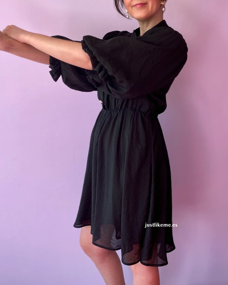 vestido-negro-boton-joya_1.jpg