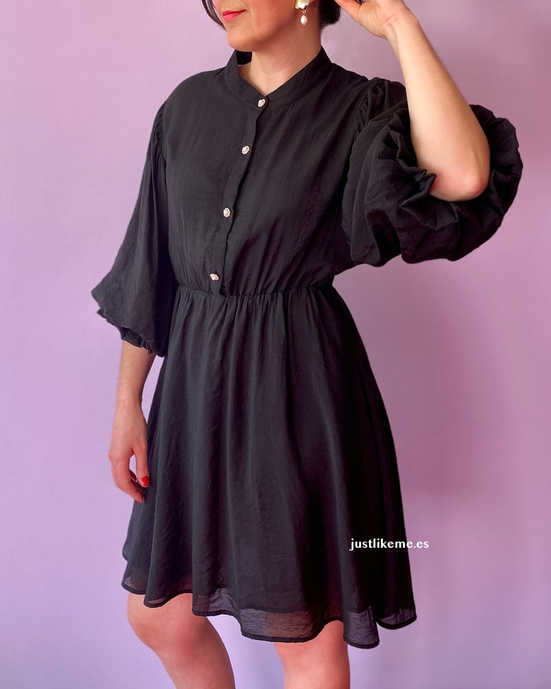 vestido-negro-boton-joya_3.jpg