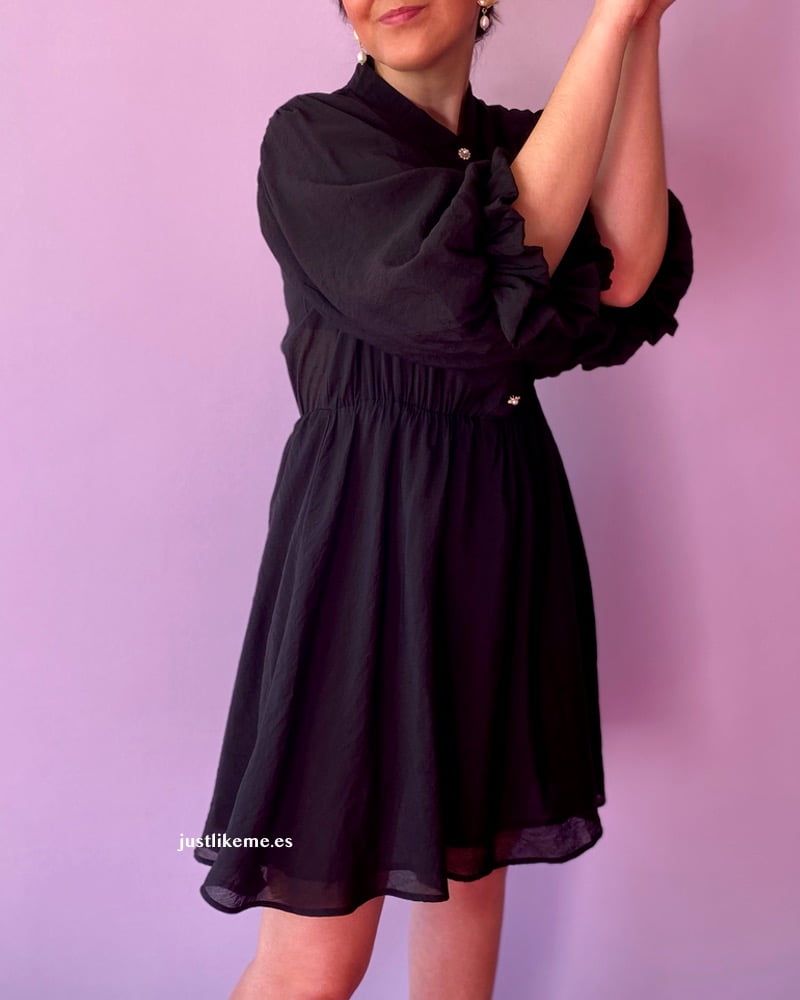 vestido-negro-boton-joya_5.jpg